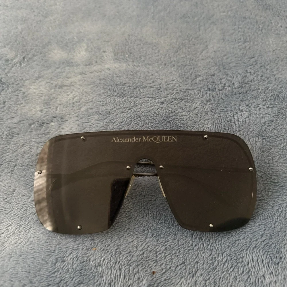 Alexander McQueen AM0362S 001 Unisex Sunglasses